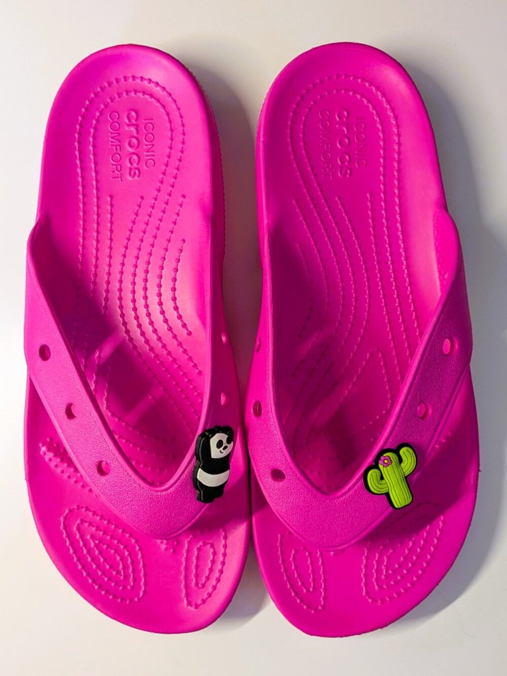 Crocs Women's Classic Flip Flops, Fuchsia Pink, Sz 9